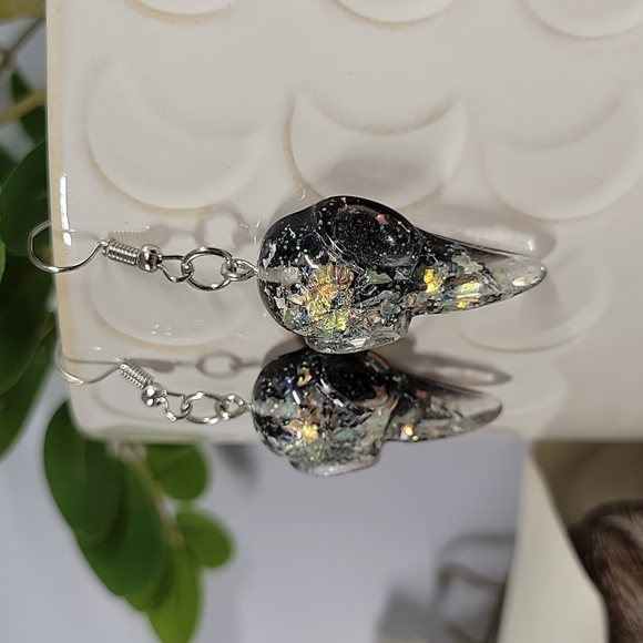 🔥LAST PAIR🔥 Raven's Skull Sparkle Fleck  Earrings, Unisex - Picture 7 of 7